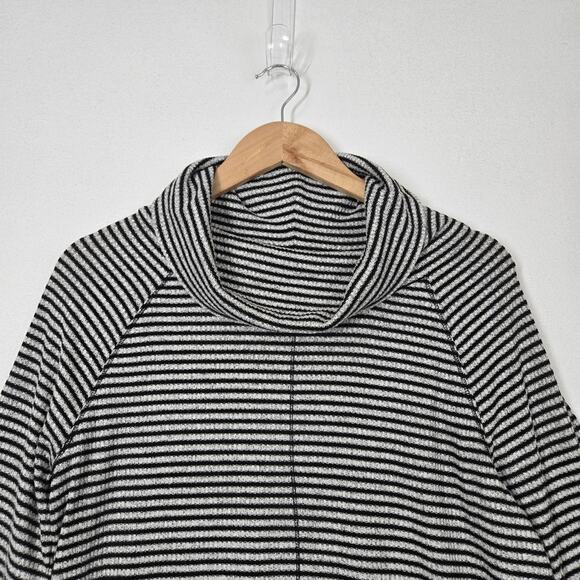 Weekends by Chico's Trailwinds Stripe Cowl Top sz 1 (M) Black Gray Long Sleeve - Picture 2 of 15